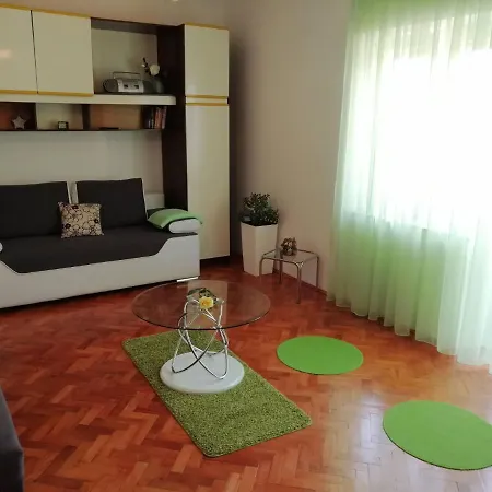 Apartman Ema *