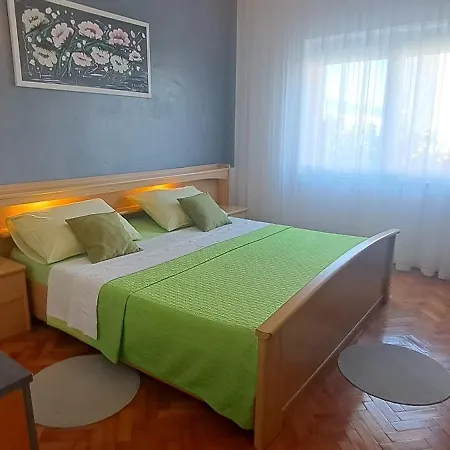 Apartman Ema *