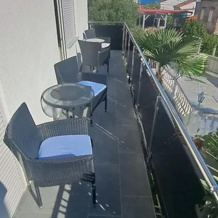 Apartman Ema *