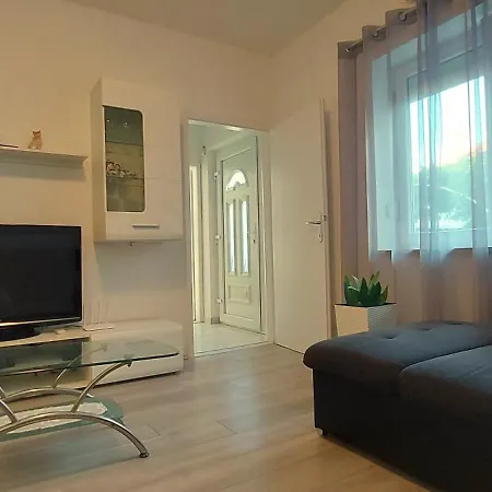 Apartment Apartman Ema *