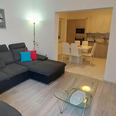 Apartman Ema Apartment