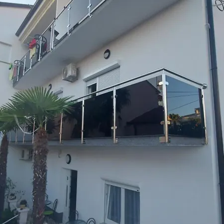 Apartment Apartman Ema *