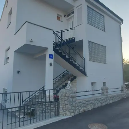 Apartman Ema *