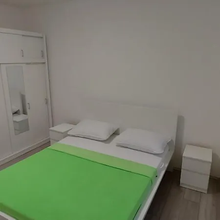 Apartment Apartman Ema *