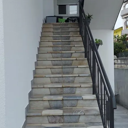 Apartman Ema *