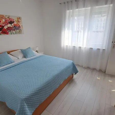 Apartment Ema